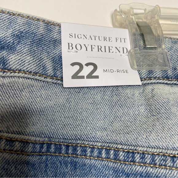 Lane Bryant Boyfriend Fit Patchwork Jean 22 NWT Light Denim - Picture 8 of 11